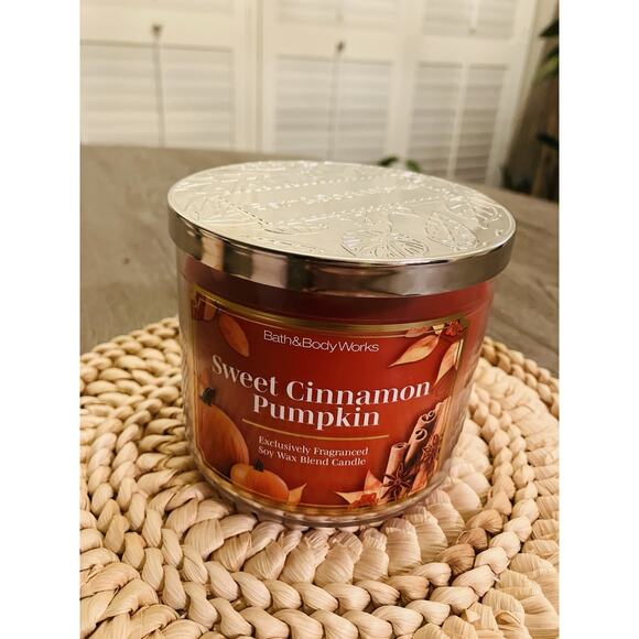 Bath & Body Works SWEET CINNAMON PUMPKIN ~3 WICK CANDLE - Picture 1 of 2